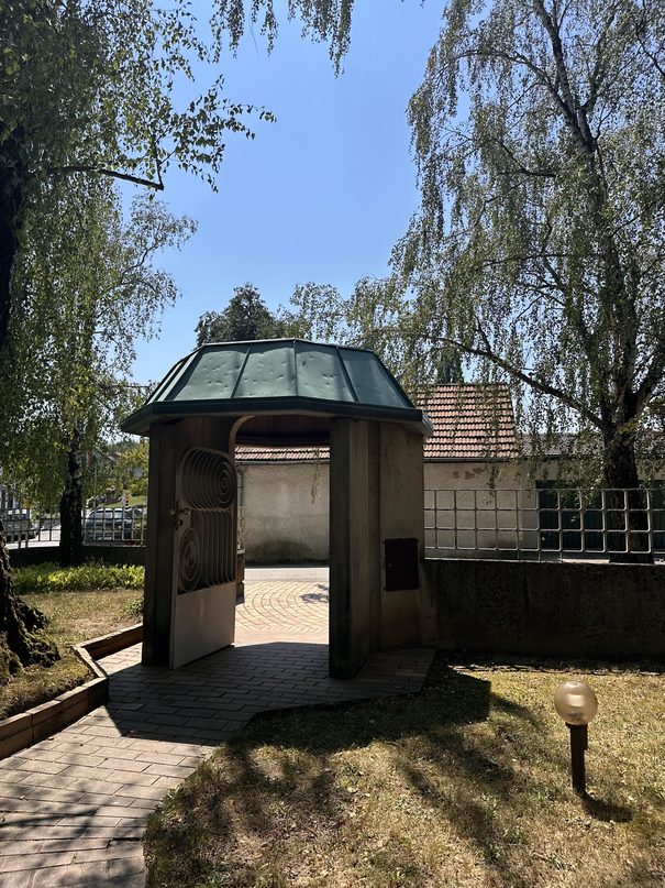Garden entrance to the Rabuzin gallery